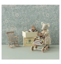 Maileg Sleepy Wakey Baby-Mäusemädchen in Streichholzschachtel